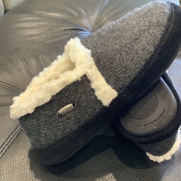 Acorn Slippers, size 6.5 - 7.5, dark grey - Picture 2 of 4